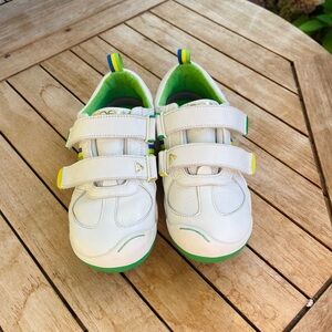 Rare edition PLAE sneakers in great condition. 💚💛🤍